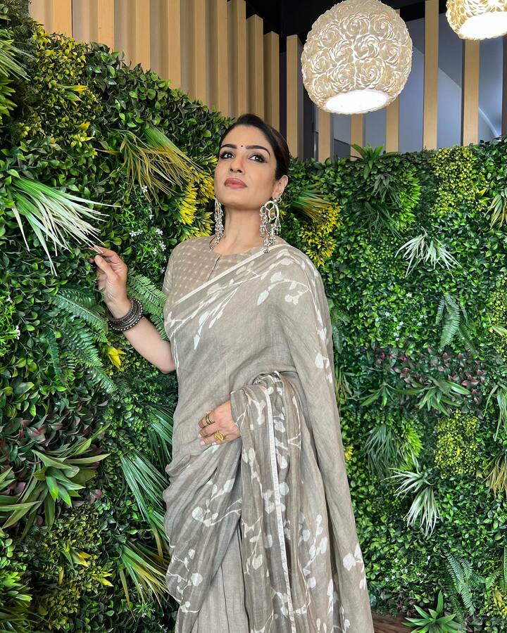 बॉलिवूड अभिनेत्री रवीना टंडनने नेहमीच आपल्या जबरदस्त अभिनयाची जादू प्रेक्षकांवर टाकली आहे.