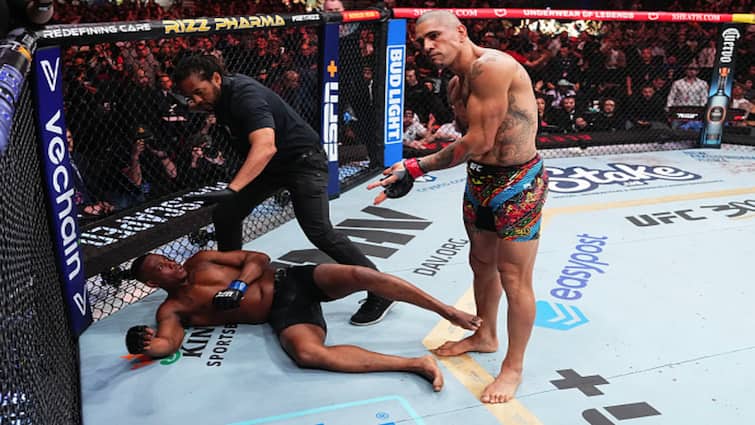 UFC 300 Alex Pereira Avoids Time Out In VIRAL Clip From Title Match Heres Why Jamahal Hill Light Heavyweight Championship UFC 300: Alex Pereira Avoids Time Out In VIRAL Clip From Title Match — Here's Why