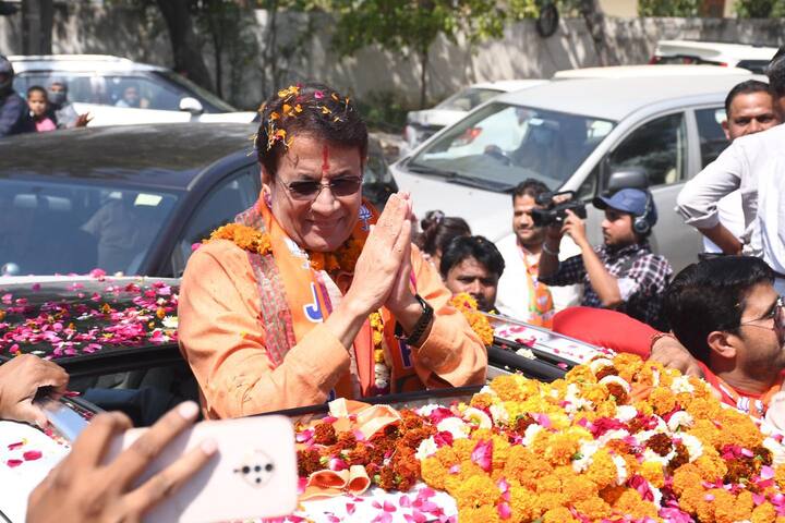 छोट्या पडद्यावरील 'रामायण' (Ramayana) या लोकप्रिय मालिकेच्या माध्यमातून अरुण गोविल (Arun Govil) घराघरांत पोहोचले आहेत.