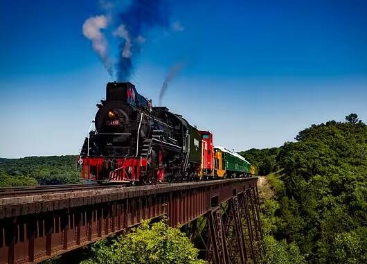 તમે ટ્રેન ટિકિટ માટે પેમેન્ટ કરો છો પરંતુ ઘણી વખત તમને સમાન સુવિધાઓ મળતી નથી. અવારનવાર જોવા મળે છે કે કેટલાક લોકો કોચમાં ગંદકી ફેલાવે છે.