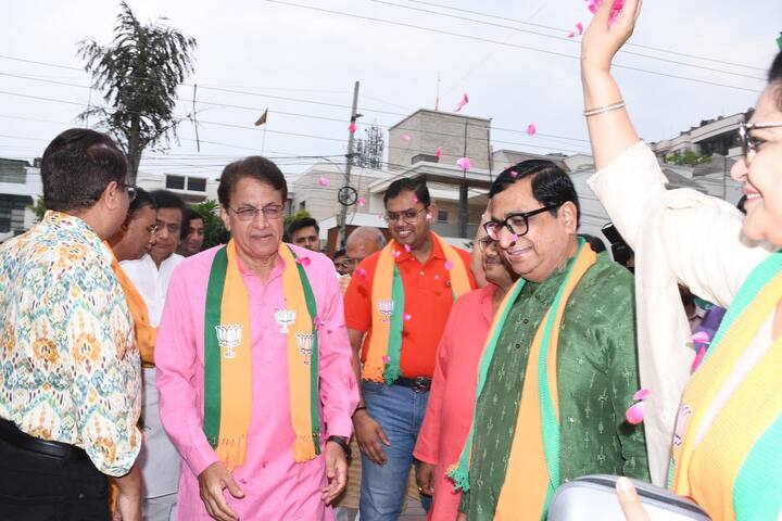 या चित्रपटात सनी देओल हनुमानाची तर बॉबी देओल कुंभकर्णाची भूमिका साकारणार आहे