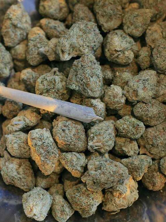 इंसानी हड्डियों से करते हैं नशा इस देश के लोग