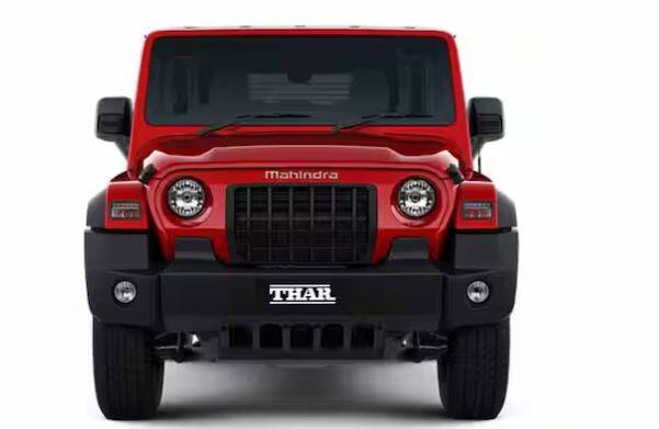 ਮਹਿੰਦਰਾ ਥਾਰ 5-ਡੋਰ SUV 2.0-ਲੀਟਰ ਟਰਬੋ ਪੈਟਰੋਲ ਅਤੇ 2.2-ਲੀਟਰ ਡੀਜ਼ਲ, 4x2 ਅਤੇ 4x4 ਇੰਜਣ ਵੇਰੀਐਂਟ ਵਿੱਚ ਮਿਲ ਸਕਦੀ ਹੈ। ਕਾਰ ਵਿੱਚ ਇੱਕ ਟਵੀਕਡ ਗਰਿੱਲ ਵੀ ਹੋ ਸਕਦੀ ਹੈ। DRL ਦੇ ਨਾਲ, LED ਹੈੱਡਲੈਂਪਸ ਨੂੰ ਵੀ ਨਵੀਂ ਥਾਰ ਦੀਆਂ ਵਿਸ਼ੇਸ਼ਤਾਵਾਂ ਵਿੱਚ ਸ਼ਾਮਲ ਕੀਤਾ ਜਾ ਸਕਦਾ ਹੈ।