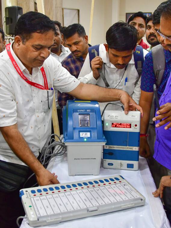 एक EVM मशीन की कितनी कीमत है?