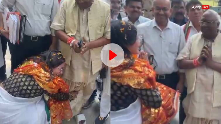 Surguja Lok Sabha Election 2024 Congress candidate Shashi Singh touched feet of BJP Chintamani Maharaj ann Watch: कांग्रेस प्रत्याशी ने बीजेपी कैंडिडेट से पैर छूकर लिया आशीर्वाद, पर नहीं मिला..., देखिए Video