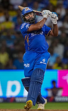 PHOTOS: रोहित के 500 छक्के तो धोनी के 5 हज़ार रन पूरे, चेन्नई-मुंबई मैच में लगी महारिकॉर्ड्स की झड़ी