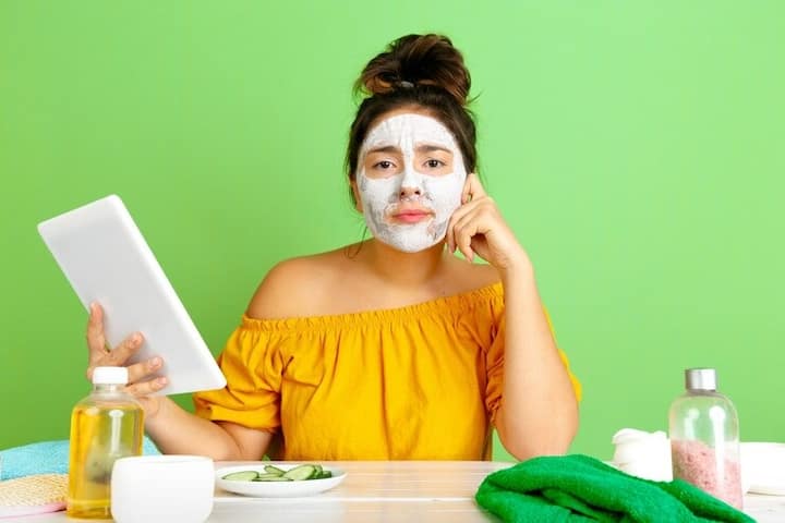 face scrub at home for glowing skin know making process Beauty Tips: घर पर बनाएं चेहरे के लिए उबटन, बिना कैमिकल आइटम फेस पर दिखने लगेगा निखार!