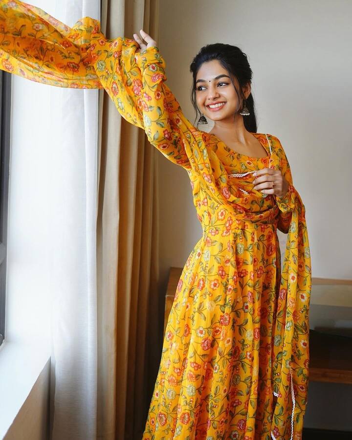 லவ் டுடே நாயகி இவானா, தமிழ் புத்தாண்டு மற்றும் விஷூ திருநாள் வாழ்த்துகளை தெரிவித்தார்.