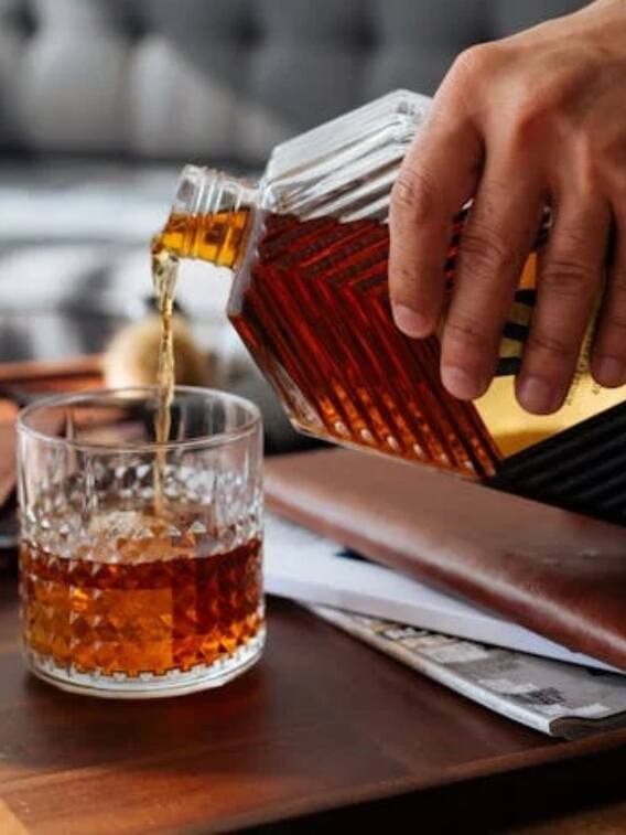 आचार संहिता में कार में कितनी शराब ले जा सकते हैं?