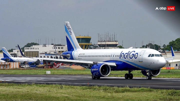 Indigo Airlines big negligence as Ayodhya-Delhi Flight Passanger saw bad experience with two minutes of fuel Know details Indigo Airlines: अयोध्या से दिल्ली आ रही फ्लाइट अचानक हुई डायवर्ट, यात्री बोले- 'सिर्फ दो मिनट का ही फ्यूल था'
