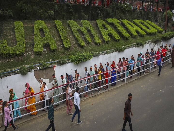 इस पैकेज में आपको सिंगल ऑक्यूपेंसी के लिए 15,320 रुपये प्रति व्यक्ति के हिसाब से शुल्क देना होगा. डबल ऑक्यूपेंसी के लिए आपको 9,810 रुपये और ट्रिपल ऑक्यूपेंसी के लिए आपको 7,650 रुपये प्रति व्यक्ति के हिसाब से शुल्क देना होगा.
