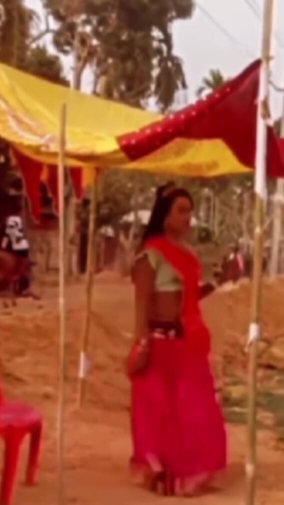 कभी देखी कम बजट वाली देसी चीयर लीडर?