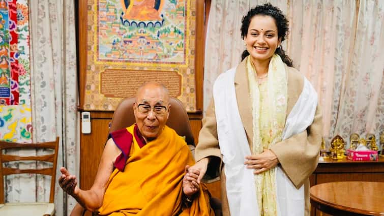 Kangna Ranaut met Dalai Lama in Dharamshala of Himachal Pradesh ANN Kangna Ranaut News: कंगना रनौत ने धर्मशाला में दलाई लामा से की मुलाकात, बोलीं, 'जीवन भर संजोकर रखूंगी...'