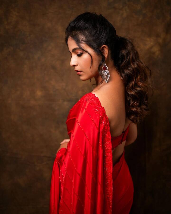 ஆல் டைம் ஃபேவரட் அஞ்சலி, சிவப்பு நிற புடவை அணிந்த புகைப்படத்தை பதிவிட்டு வாழ்த்து தெரிவித்தார்.