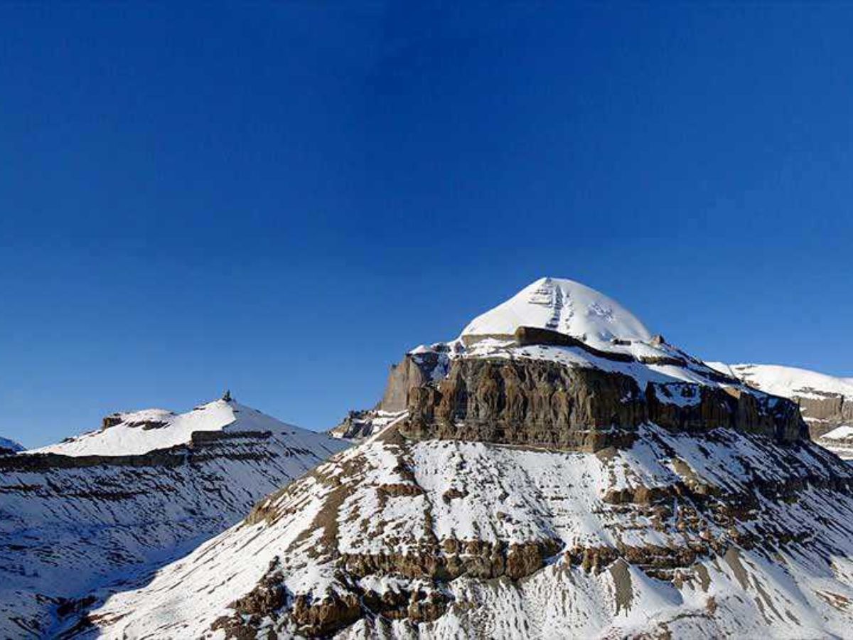 Travel : केवळ भारतातच नाही, तर 'या' देशांमध्ये देवीचे शक्तिपीठ! चैत्र नवरात्री निमित्त प्रसिद्ध मंदिराचे दर्शन घ्या..