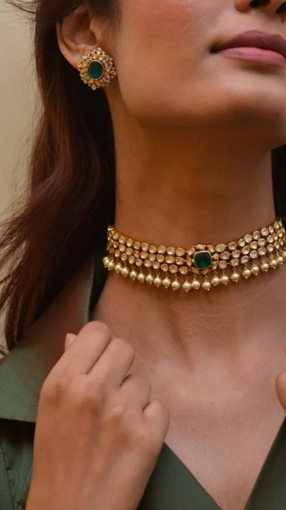 స్వల్పంగా తగ్గిన బంగారం రేట్‌