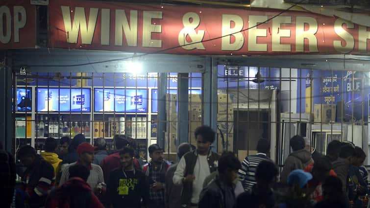 Hyderabad Wine shops would be closed on April 17th due to Sri Ramnavami Hyderabad News: మందు బాబులకు అలర్ట్! ఆ రోజు ట్విన్ సిటీస్‌లో వైన్ షాపులు బంద్