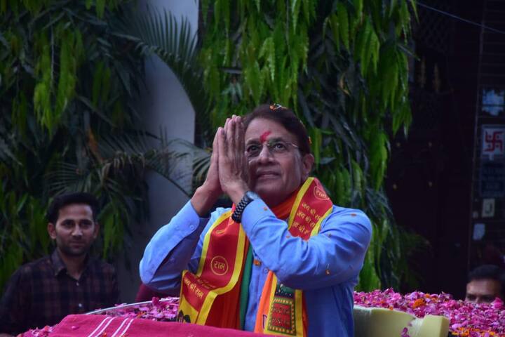 नितेश तिवारी 'रामायण' तीन भागात प्रदर्शित करणार असल्याची चर्चा आहे. अभिनेता रणबीर कपूर हा प्रभू श्रीरामाची भूमिका साकारणार आहे आणि साई पल्लवी सीतेची भूमिका साकारणार आहे.
