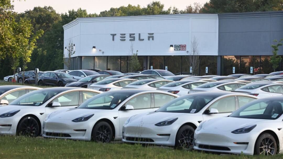 Tesla Drives Into India, Hunt For First India Showroom Locations Begins Elon Musk Tesla Drives Into India Hunt For First India Showroom Locations Begins Tesla Drives Into India, Hunt For First India Showroom Locations Begins