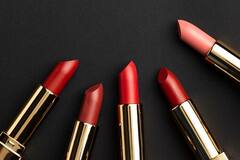 Lipstick Hacks: गर्मियों में आपकी भी लिपस्टिक हो जाती है खराब? तो ये ट्रिक अपनाइए, फिर नहीं होगी दिक्कत!