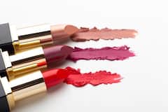 Lipstick Hacks: गर्मियों में आपकी भी लिपस्टिक हो जाती है खराब? तो ये ट्रिक अपनाइए, फिर नहीं होगी दिक्कत!