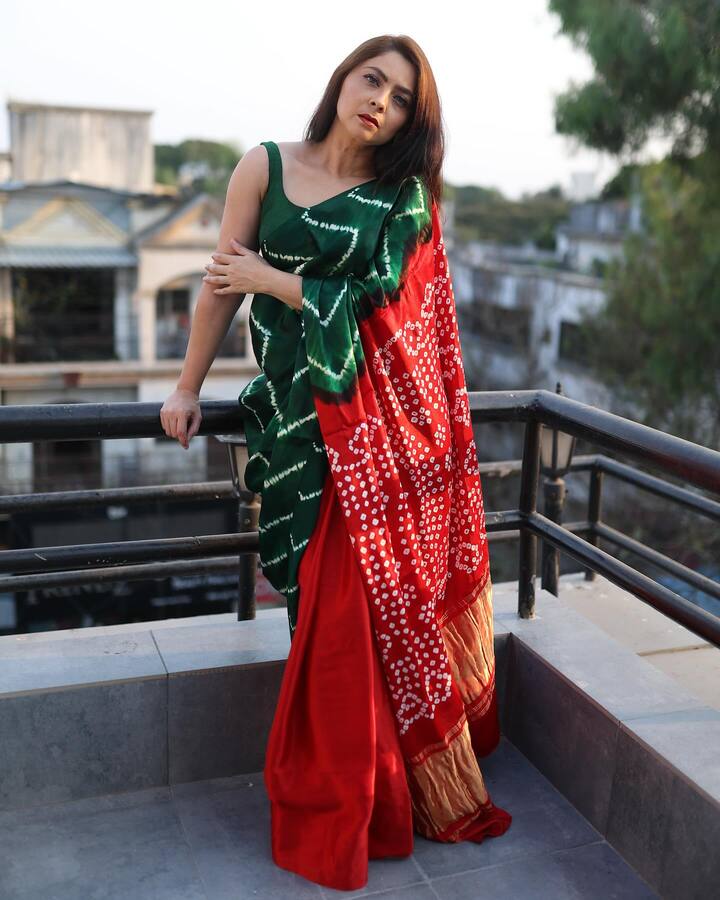 सोनाली हिच्या फोटोंवर लाईक्स आणि कमेंट करत चाहते प्रेमाचा वर्षाव करत आहेत.