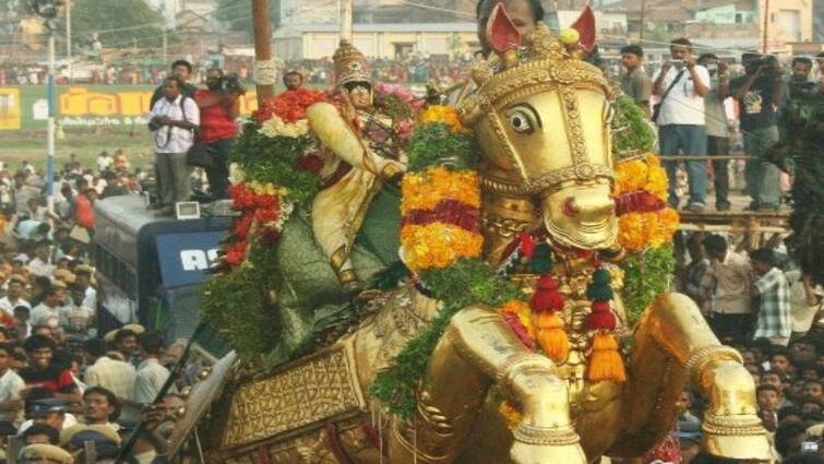 Chitra Festival 2024 Kallazhagar vaigai river function local holiday madurai april 24 புகழ்பெற்ற கள்ளழகர் ஆற்றில் இறங்கும் வைபோகம்! மதுரைக்கு உள்ளூர் விடுமுறை - எப்போது?