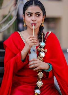 Simi Chahal: ਸਿੰਮੀ ਚਾਹਲ ਦੀ ਕਿਊਟਨੇਸ ਨੇ ਖਿੱਚਿਆ ਧਿਆਨ, 'ਲਾਲ ਪਰੀ' ਬਣ ਇੱਧਰ-ਉੱਧਰ ਘੁੰਮਦੀ ਆਈ ਨਜ਼ਰ