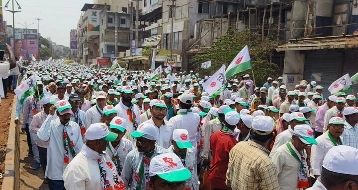 दसरा चौकातून त्यांनी बैलगाडीने जात उमेदवारी अर्ज दाखल केला.