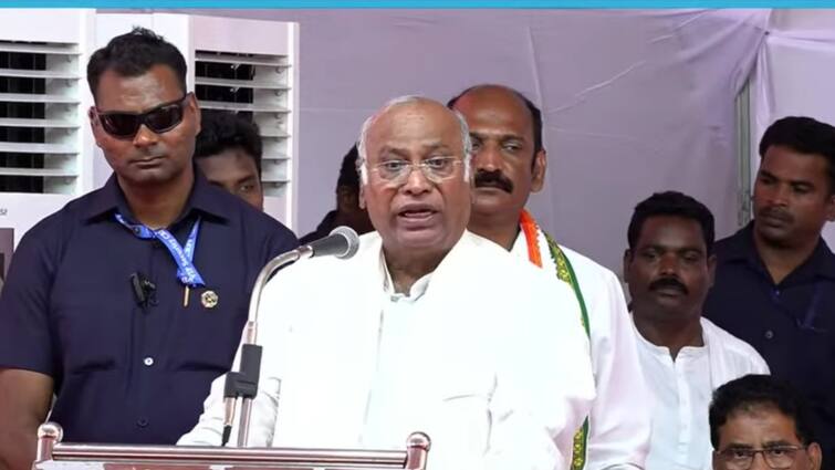 Mallikarjun Kharge Modi Govt has manipulated Chief Minister Rangasamy and made him look like a puppet puducherry - TNN முதல்வர் ரங்கசாமியை தலையாட்டி பொம்மை போல் வைத்துள்ளது மோடி அரசு - கார்கே