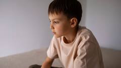 दूर होने का डर भी बढ़ा सकता है बच्चों में सेपरेशन एंग्जाइटी डिसऑर्डर, जानें इसे कैसे हैंडल करें