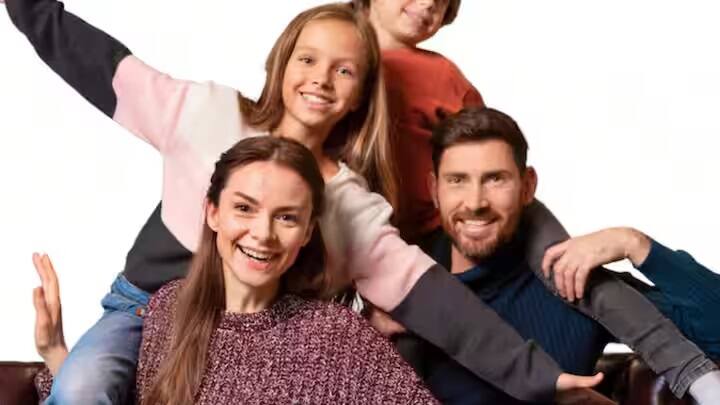 જીવનમાં સુખ-શાંતિ જાળવી રાખવા માટે રામ દરબારની સામે ઘી કે તેલનો દીવો પ્રગટાવો અને 'શ્રી રામ જય રામ જય જય રામ'નો 108 વાર જાપ કરો.