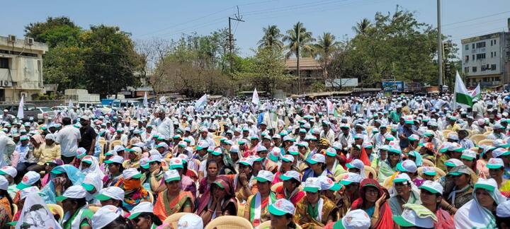 आधी उद्धव ठाकरे उमेदवार देणार नव्हते, पण चाव्या कोठून फिरल्या माहीत नाही, यामध्ये जयंत पाटील, सतेज पाटील असावेत, असा टोला त्यांनी लगावला.