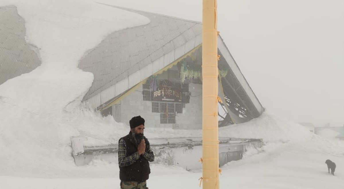 Hemkund Sahib Yatra: हेमकुंड साहिब मार्ग पर जमी 12 से 15 फीट बर्फ, 20 अप्रैल से शुरू होगा रास्ता खोलने का काम