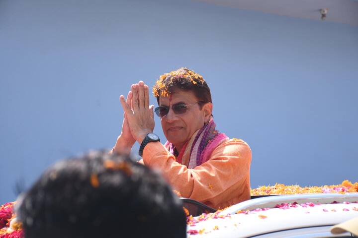 भूमिका साकारुन त्यांनी प्रेक्षकांची मने जिंकली. अरुण गोविल यांना प्रभू राम म्हणूनच पाहिलं जातं. अभिनयक्षेत्र गाजवल्यानंतर अरुण गोविल आता निवडणुकीच्या रिंगणात उतरले आहेत.
