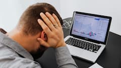 Laptops : नेहमी लॅपटॉप वापरता होऊ शकते डोळ्यासंबंधी ही समस्या!