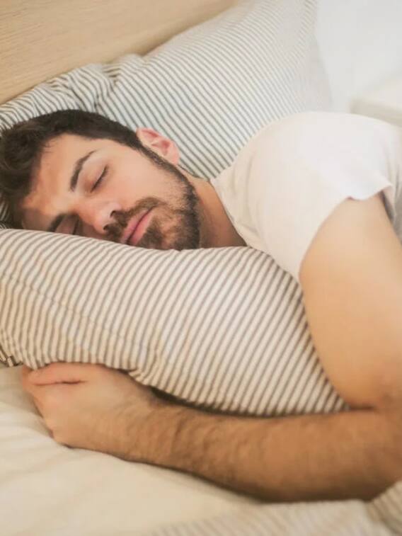 किस साइड करवट लेकर सोना है गलत?