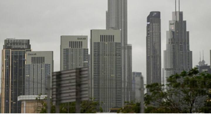 Widespread Flooding Grips Middle East Financial Centre (Image source: Getty)