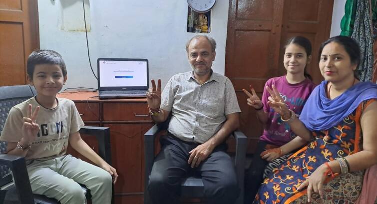 Aligarh News 11 year student make digital voting Software voting at home ann Aligarh News: 11 साल के आशीष ने बना डाला वोटिंग सॉफ्टवेयर, टेस्ट के लिए जिला निर्वाचन दफ्तर को भेजा