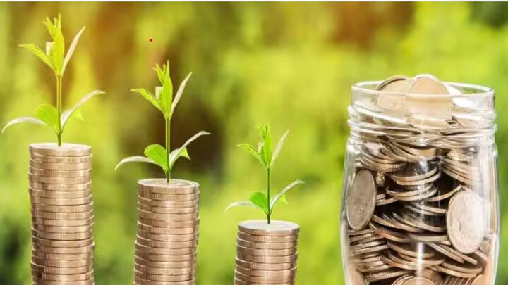 एक व्यक्ती वयाच्या 60 वर्षांपर्यंत नोकरी करते, असे गृहित धरले जाते. त्यानुसार वायाच्या 60 व्या वर्षी कोट्यधीश व्हायचे असेल तर तुमच्याकडे नोकरीचे किती वर्षे शिल्लक आहेत, ते पाहावे लागेल. तुमचे वय 25 वर्षे असेल तर तुमच्याकडे नोकरीचे आणखी 35 वर्षे आहेत. तुमचे वय 30 वर्षे असेल तर तुमचे नोकरीची 30 वर्षे शिल्लक आहे. तुमचे वय 35 वर्षे असेल तर तुमच्याकडे नोकरीची 25 वर्षे शिल्लक आहेत. याच नोकरीच्या शिल्लक राहिलेल्या वर्षांनुसार तुम्ही एसआयपी करून वयाच्या 60 वर्षांपर्यंत कोट्यधीश होऊ शकता.