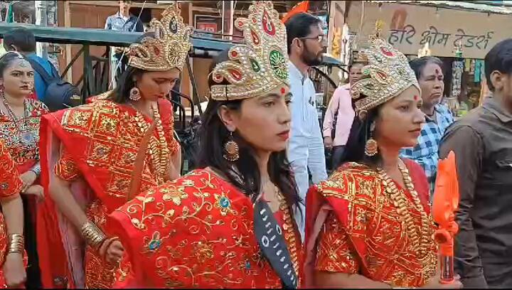 यह नगर पूजा एक बार जिला प्रशासन की ओर से की जाती है जब कलेक्टर खुद पूजा करने के लिए आते हैं, जबकि दूसरी बार यह पूजा अखाड़ा परिषद की ओर से होती है.