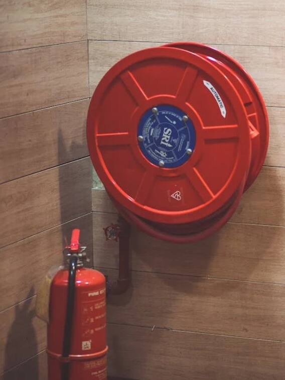 फायर एक्सटिंग्विशर का रंग लाल क्यों होता है?