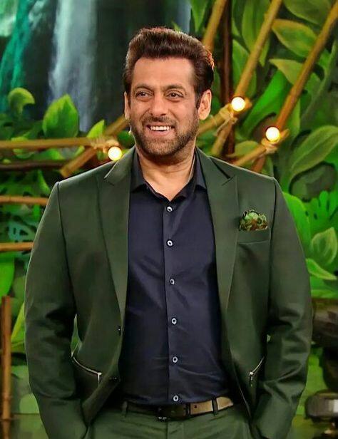 ਐਤਵਾਰ ਸਵੇਰੇ ਸਲਮਾਨ ਖਾਨ ਦੇ ਘਰ ਦੇ ਬਾਹਰ ਗੋਲੀਆਂ ਚੱਲਣ ਤੋਂ ਬਾਅਦ ਇੰਡਸਟਰੀ ਵਿੱਚ ਹਲਚਲ ਮਚ ਗਈ। ਦੱਸ ਦੇਈਏ ਕਿ ਹੁਣ ਦੋਸ਼ੀਆਂ ਨੂੰ ਗ੍ਰਿਫਤਾਰ ਕਰ ਲਿਆ ਗਿਆ ਹੈ।