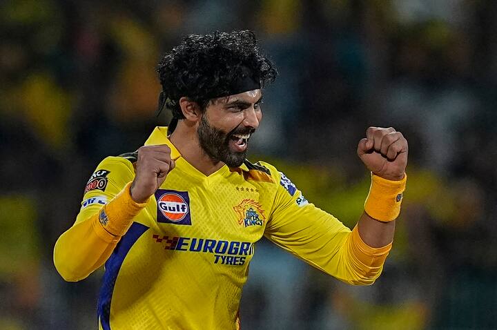 4. ரவீந்திர ஜடேஜா (CSK/GL/Kochi/RR): 2008 முதல் 2024 வரையிலான அவரது வாழ்க்கையில் அவர் 230 இன்னிங்ஸ்களில் 100 கேட்சுகள் எடுத்துள்ளார், சராசரியாக ஒரு இன்னிங்ஸ் 0.434 கேட்சுகள்.