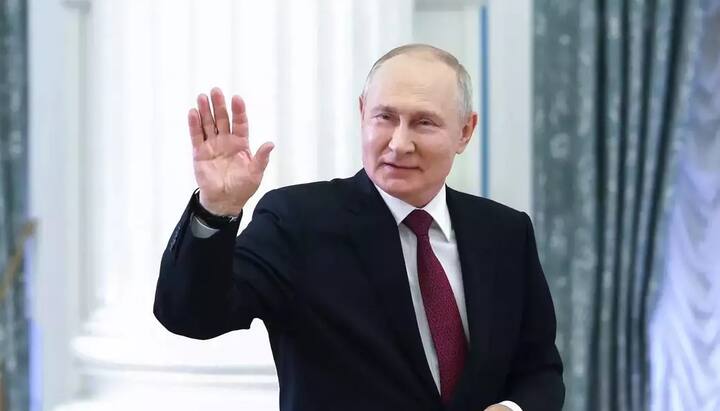 રશિયા વિશ્વનો સૌથી મોટો દેશ છે. રશિયા વિશ્વનો એકમાત્ર દેશ છે જે વિશ્વના બે ખંડોમાં સમાવિષ્ટ છે. રશિયાનો એક ભાગ એશિયામાં અને બીજો યુરોપમાં છે.