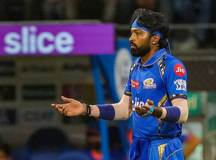 হার্দিক বলেন, 'ওদের উইকেটের পিছনে এমন একটা লোক থাকে যে জানে কোনটায় কাজ দেয়।'