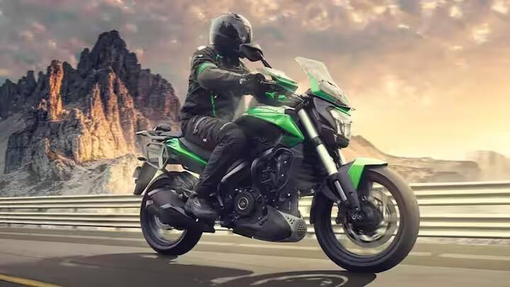Bajaj Dominar 400-এ নিরাপত্তার জন্য ডুয়াল চ্যানেল ABS, ফুল LED হেডল্যাম্প লাগানো হয়েছে। এই বাইকের এক্স-শোরুম মূল্য 2.3 লক্ষ টাকা।