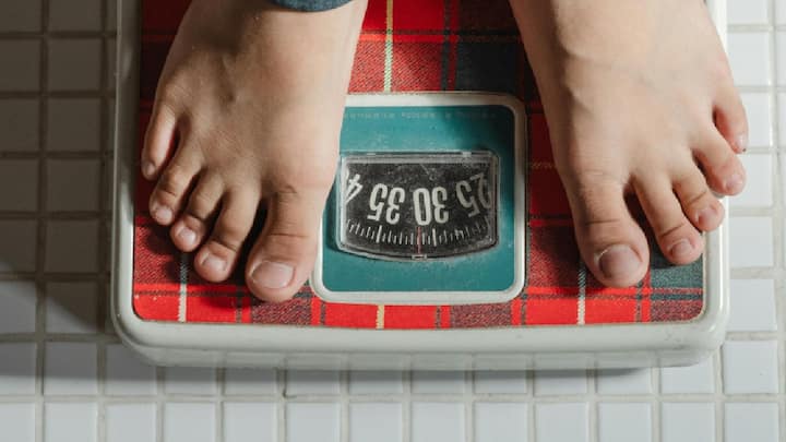 Healthnews : जीवनशैली आणि आहारातील अनेक प्रकारच्या अडथळ्यांमुळे वजन वाढते आणि लठ्ठपणा येतो.तथापि, याचे एक कारण तणाव आहे.