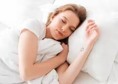 Health Tips: ਹੱਦ ਤੋਂ ਵੱਧ ਆਉਂਦੀ ਨੀਂਦ, ਤਾਂ ਸਰੀਰ ਦੇ ਲਈ ਨਹੀਂ ਠੀਕ, ਹੋ ਸਕਦੀ ਇਸ ਵਿਟਾਮਿਨ ਦੀ ਕਮੀਂ