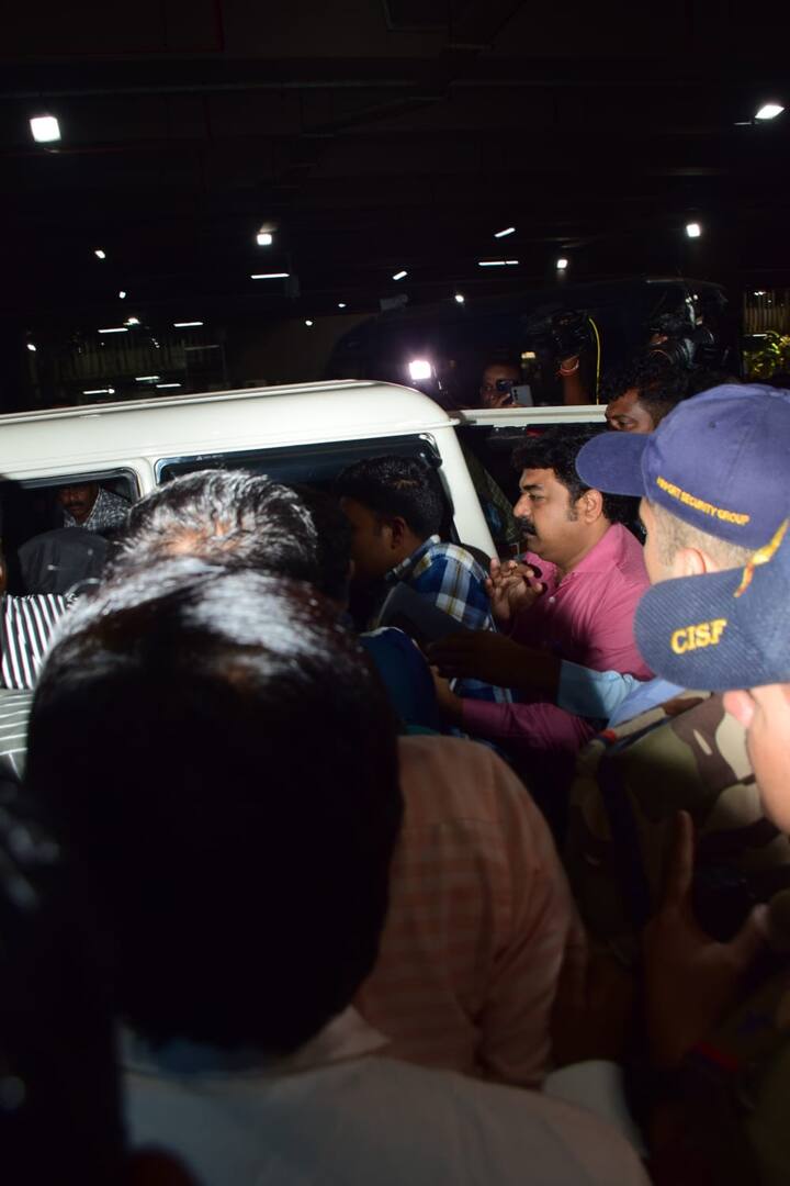 પોલીસે તેમના નિવેદનમાં જણાવ્યું હતું કે આરોપીઓ સોમવારે મોડી રાત્રે ગુજરાતના કચ્છ જિલ્લાના માતાના મઢમાંથી ઝડપાયા હતા. એક પોલીસ અધિકારીએ જણાવ્યું કે ઘટના સમયે વિક્કી મોટરસાઇકલ ચલાવી રહ્યો હતો. આ દરમિયાન પાછળ બેઠેલા સાગરે અભિનેતાના ઘરે કથિત રીતે ગોળીબાર કર્યો હતો.